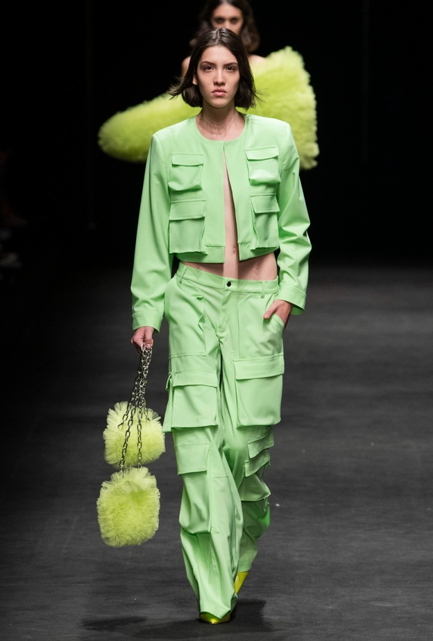 7 عروض شاهدنا فيها إطلالات ذات جيوب لموسم ربيع وصيف 2023