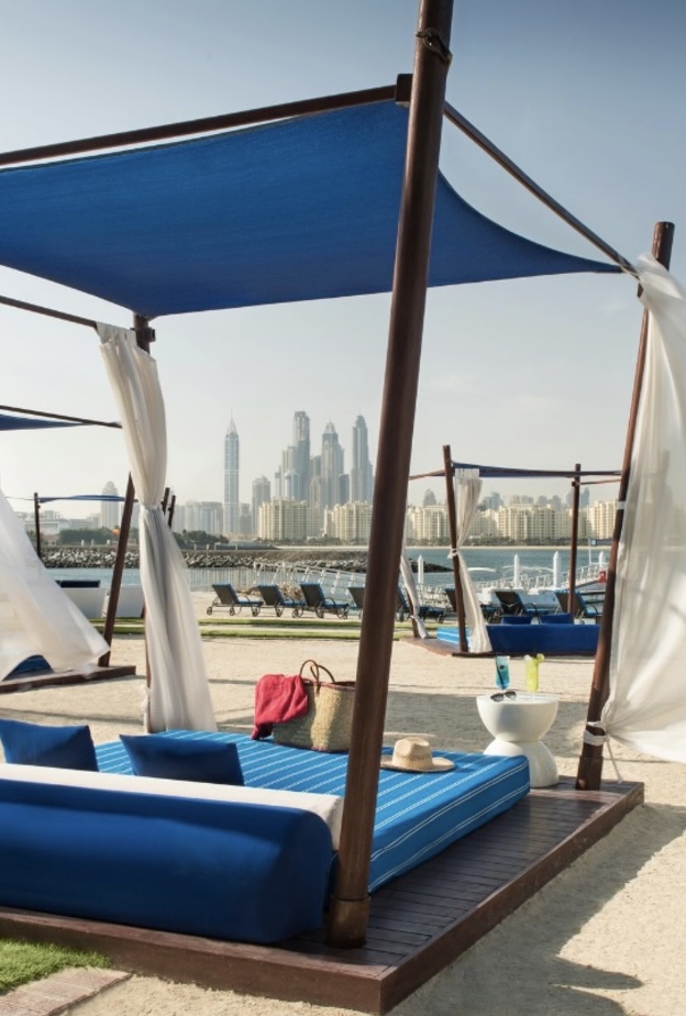 تجربة الإقامة مع العائلة في فندق وأجنحة ريكسوس النخلة دبي: إقامة فاخرة بعيدا عن صخب المدينة