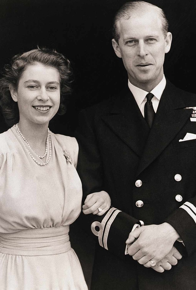 مجوهرات تحمل قيمة معنوية خاصة من مجوهرات الملكة إليزابيث الثانية