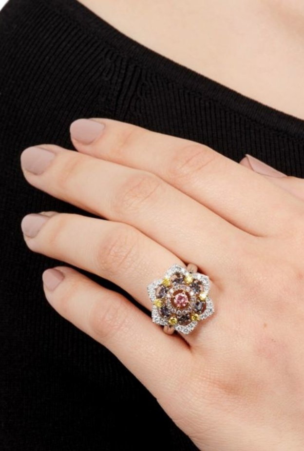 حجر الصيف الساحر.. ما الذي يجعل الألكسندريت مميزاً؟