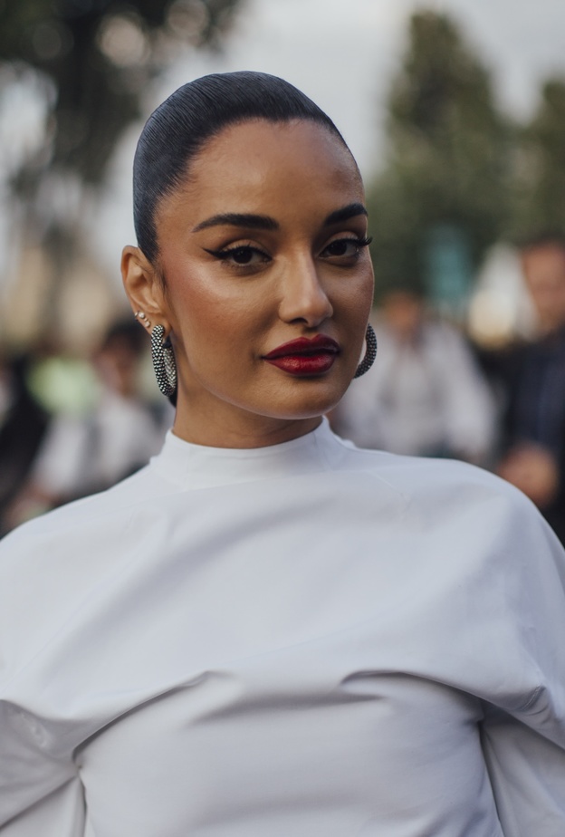 صيحات جمالية جديدة لخريف 2023 من أسبوع الهوت كوتور في باريس