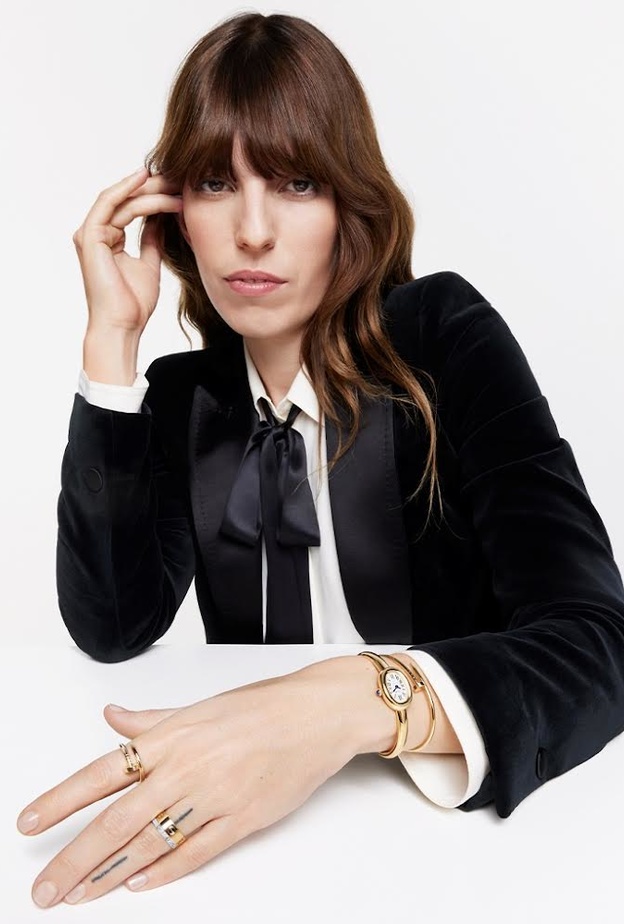 المغنية الفرنسية Lou Doillon الوجه الإعلاني الجديد لساعة Baignoire  