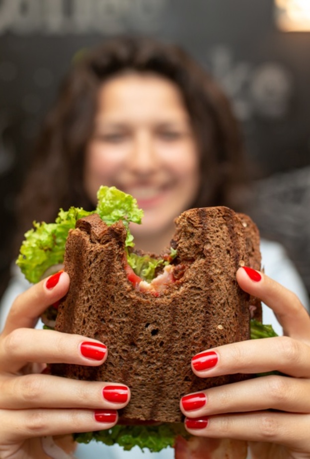 ساندوتش بنكهات مختلفة احصلي عليها الآن في دبي