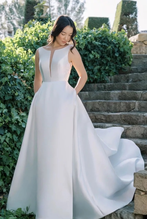 فساتين زفاف مع ياقة باتو@annebarge