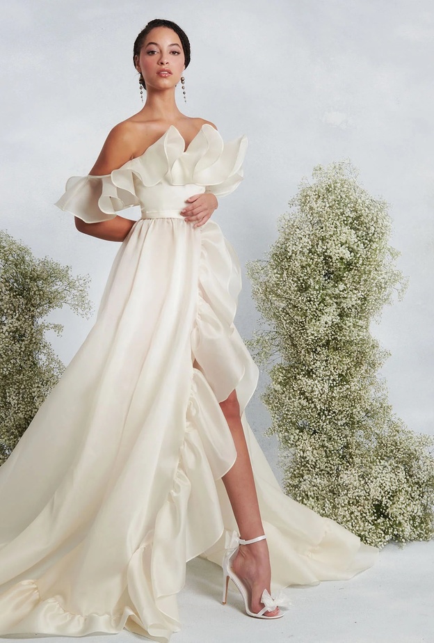 فساتين زفاف من الاورغانزا@odylynetheceremony