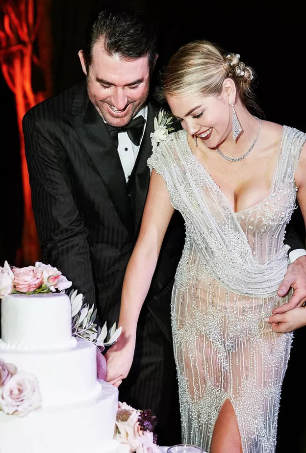 فستان حفل استقبال زفاف كيت ابتون Kate Upton