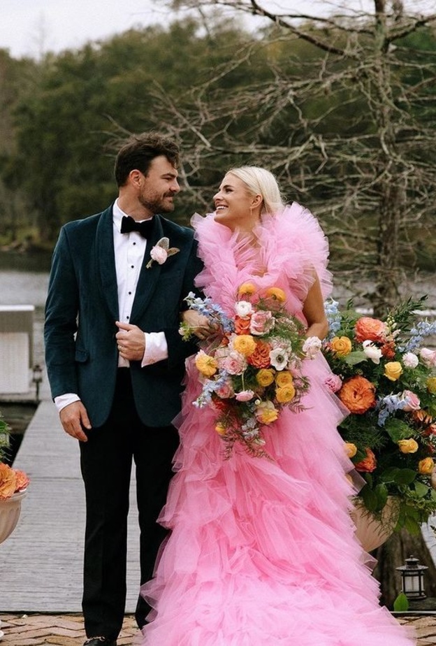 ثيم زفافمستوحى من فيلم باربي من الورود الى إطلالة العروس