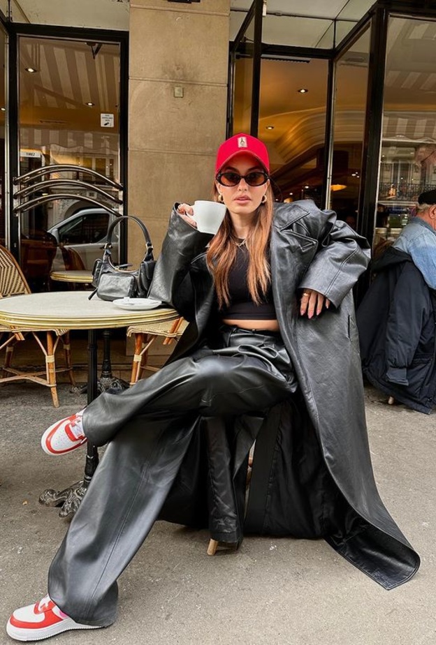 الأحذية الرياضية رفيقة النجمات في إطلالتهن.. هذه أجدد موديلاتها لصيف 2023