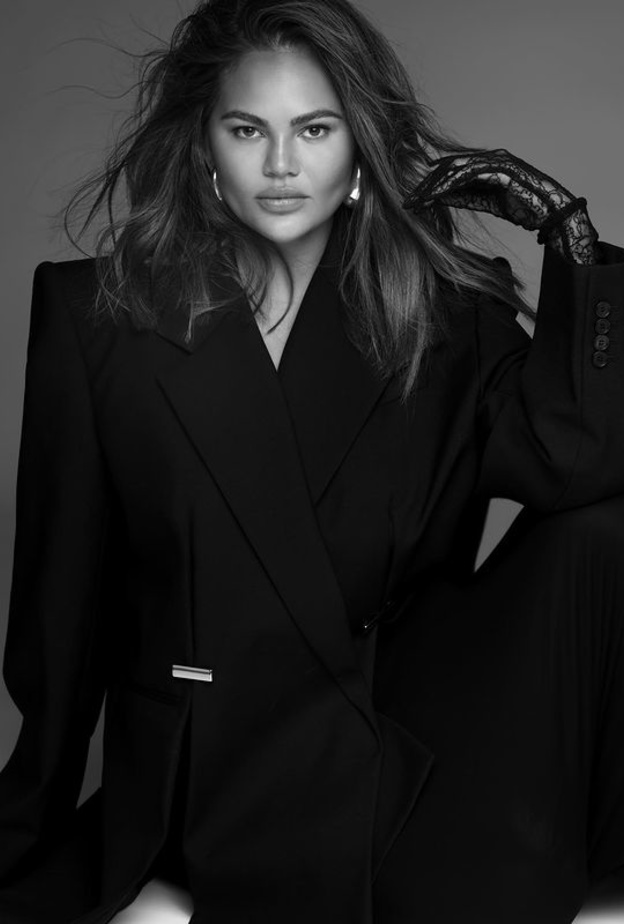 إطلالات كلاسيكية صيفية على طريقة النجمات في 2023