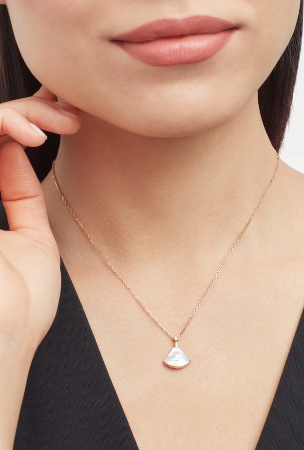 مجوهرات ذهب وعرق اللؤلؤ للصيف