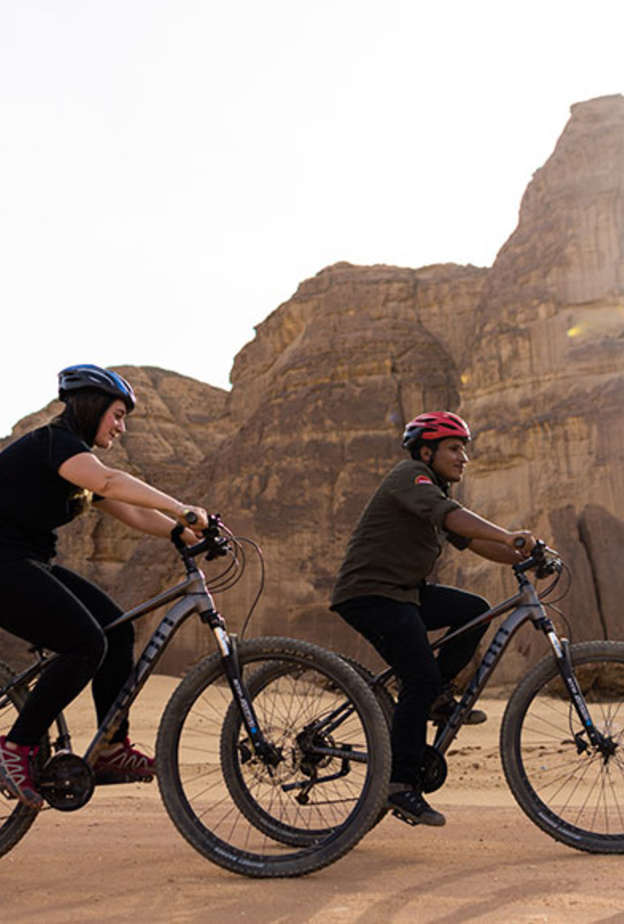 لعشاق الرياضة فقط.. استمتعي بسحر العلا واكتشفي مسار الدراجات  