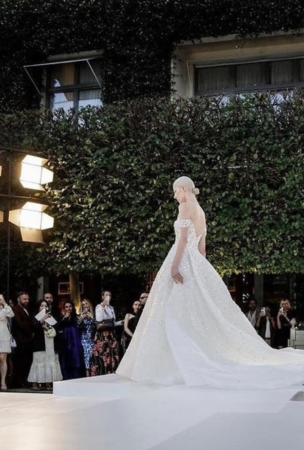 إنسيابية في التصميم وحرفية في التطريز.. هذا ما قدمه المصممون والمصممات السعوديون في أسبوع الكوتور في باريس