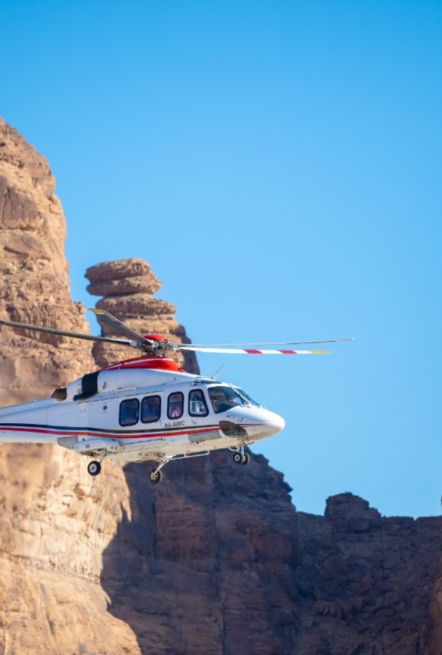 6 مغامرات ممتعة لعشاق التحليق بين السحاب في العلا