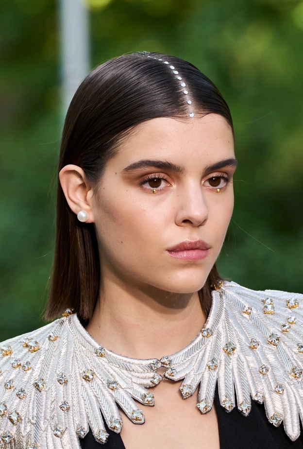 تسريحات شعر مبللة مع الستراس من وحي دار Maison Sara Chraibi