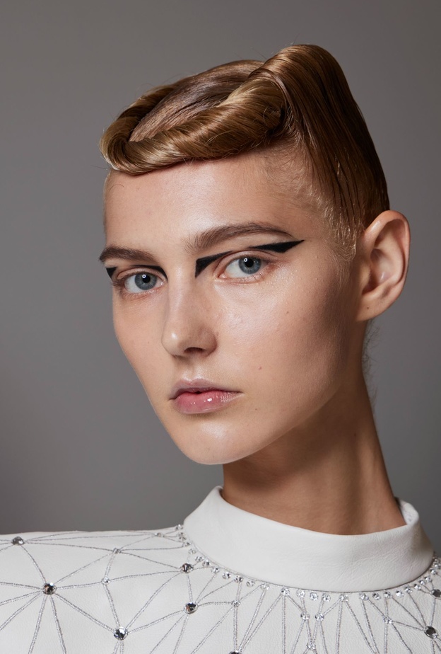 تسريحات شعر هندسية وملفوفة من دار Ardazaei