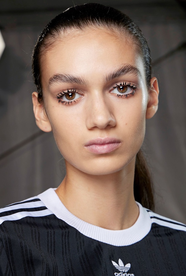 جيفنشي الماسكرا التي يمكن تطبيقها قبل ممارسة الرياضة - الصورة من عروض