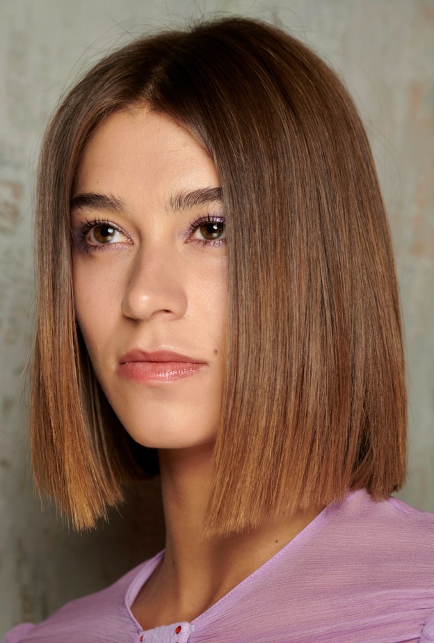 شعرك مالس؟ فاستغلي نعومته خلال سفرك هذا الصيف بالطرق التالية