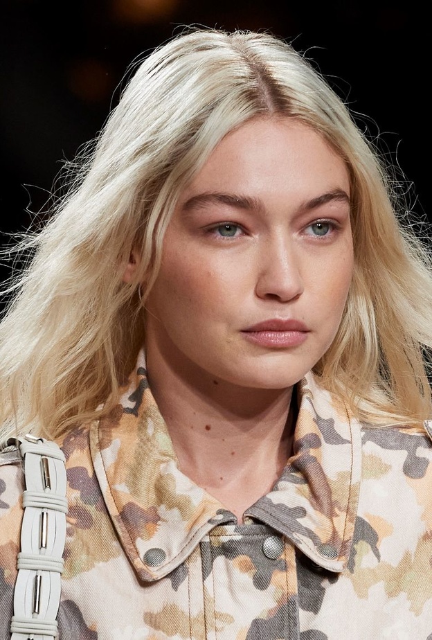 صبغات شعر اللون الاشقر البلاتيني من دار Isabel Marant