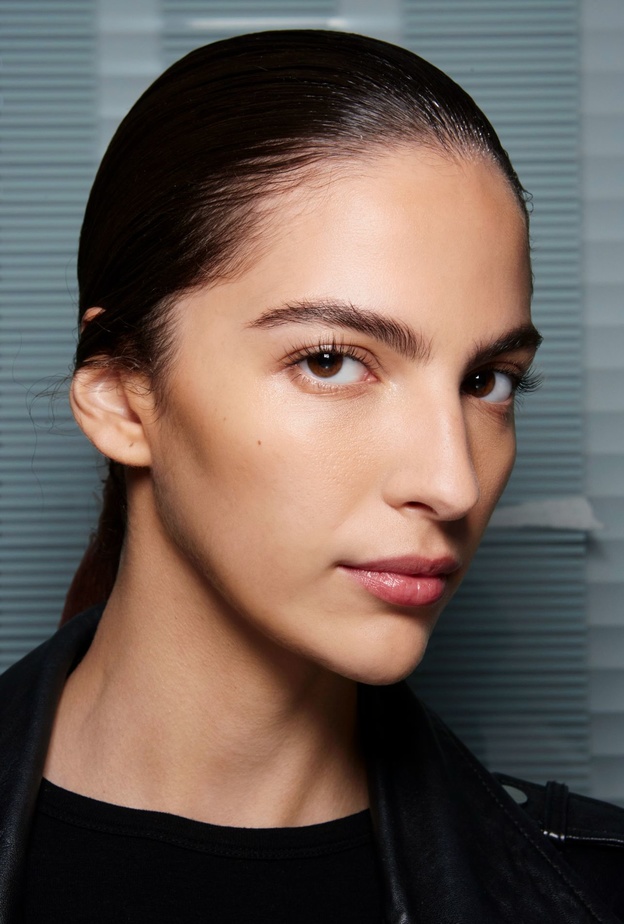 Sacai مستحضرات تحتاجينها للاستحمام مباشرة بعد التمرين  - الصورة من عرض