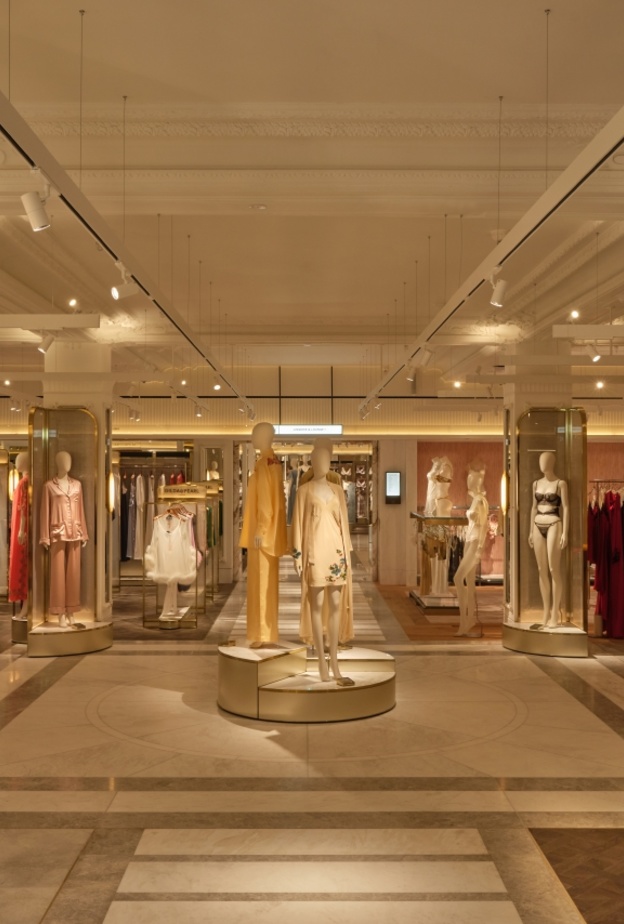 متجر "هارودز" يُزيح الستار عن قسم "الأزياء الداخلية وملابس الاستجمام"