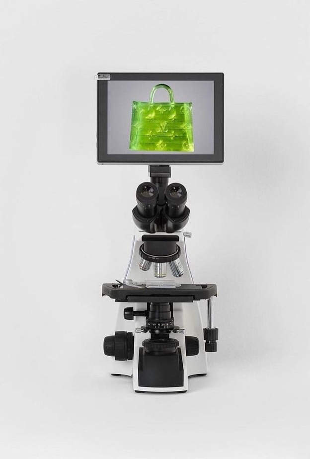 حقيبة يد مجهرية ب63 ألف دولار