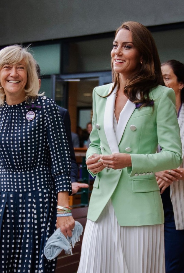 الأميرة كيت ميدلتون متألقة بالأخضر والأبيض