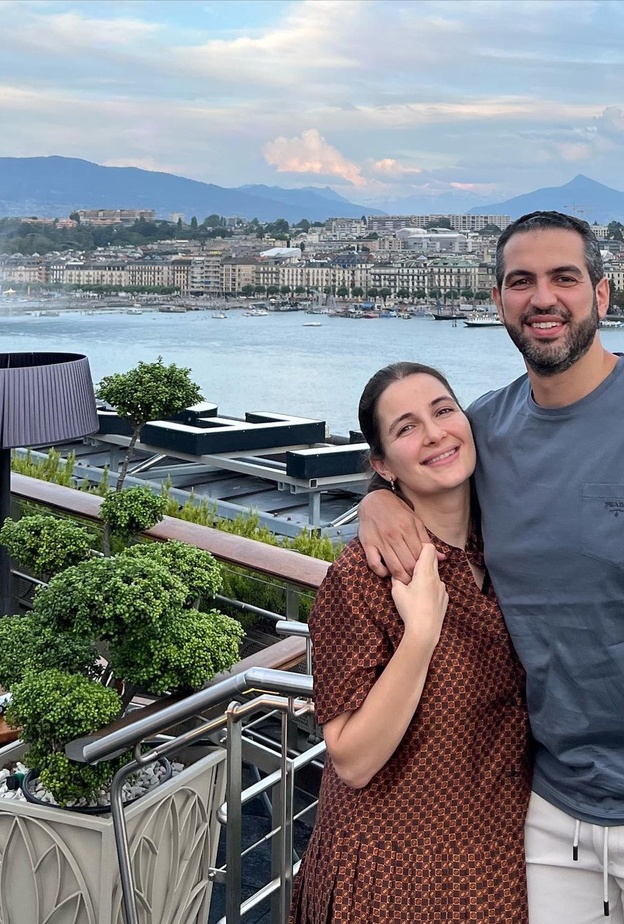 شام الذهبي وزوجها في سويسرا