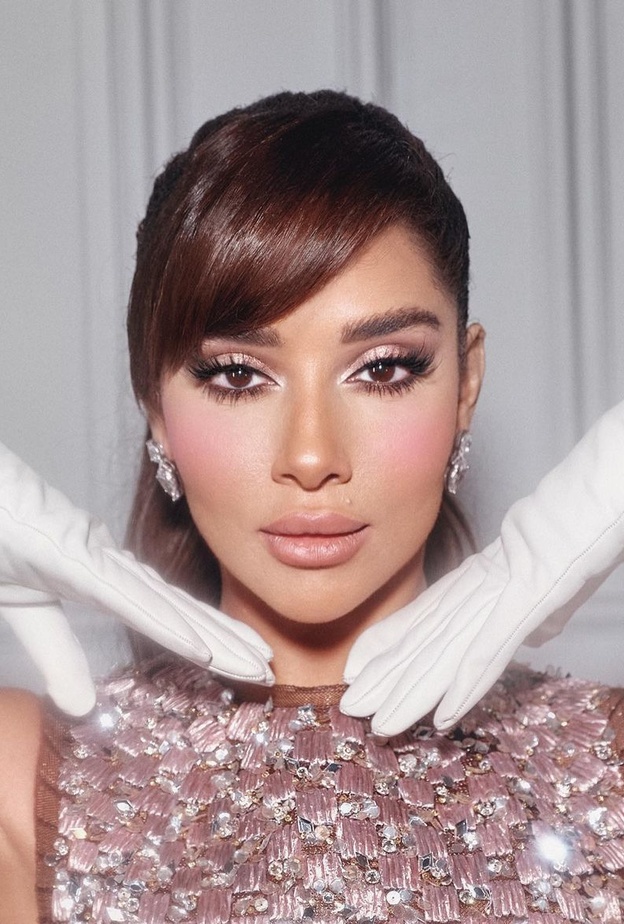 أفكار جمالية لا تبطل موضتها تألقت بها بلقيس في كليب "ألف روح".. اتبعي خطواتها