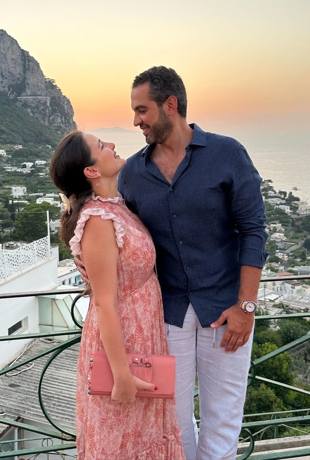 شام الذهبي وزوجها في إيطاليا