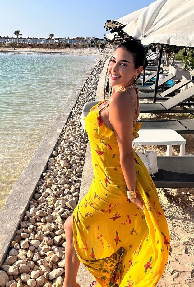 الفساتين الملونة الكاجوال تجمع النجمات في إجازة الصيف هذا الأسبوع..استوحي منهن