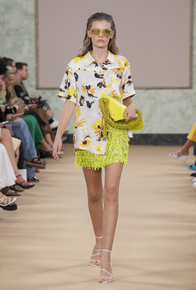 صيحة القميص الملون لا غنى عنها في الصيف