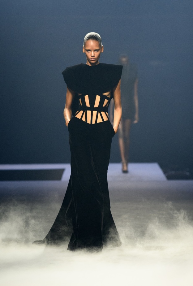 مجموعة آشي ستوديو خريف لـ 2023 للأزياء الراقية " الجوهر"