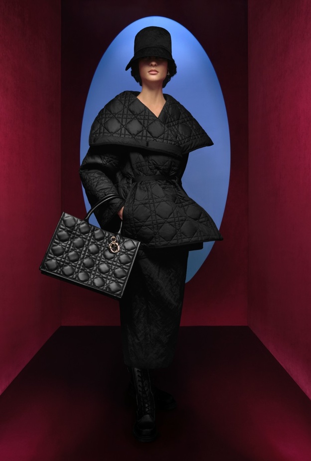 ديور DIOR تجسّد الأناقة الباريسية مع ثلاث شخصيّات استثنائيّات بمجموعة الألبسة الجاهزة لموسم خريف وشتاء 2023-2024 