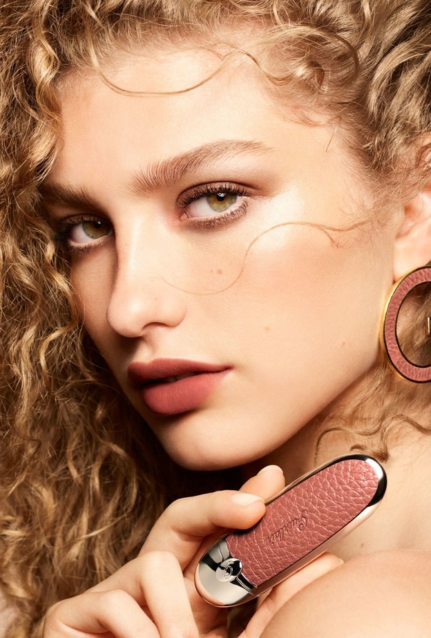 ROUGE G, NATURALLY احتفالاً بالجمال الطبيعي من جيرلان  Guerlain