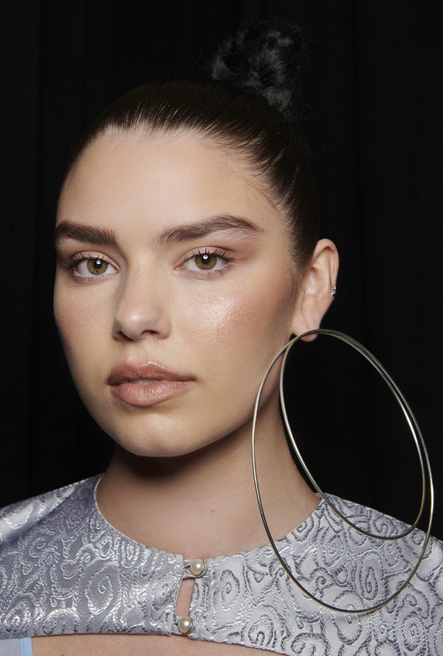 تألقي بمكياج صيفي برونزي بالخطوات مع مستحضرات تجميل نباتية