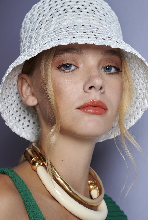 طرق أساسية لتثبيت لون الشفاه في موسم الصيف