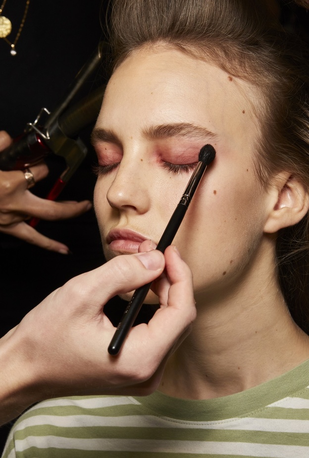 أخطاء تجنبيها في مكياجك .. تفاصيل وخطوات مهمة لمكياج ناجح