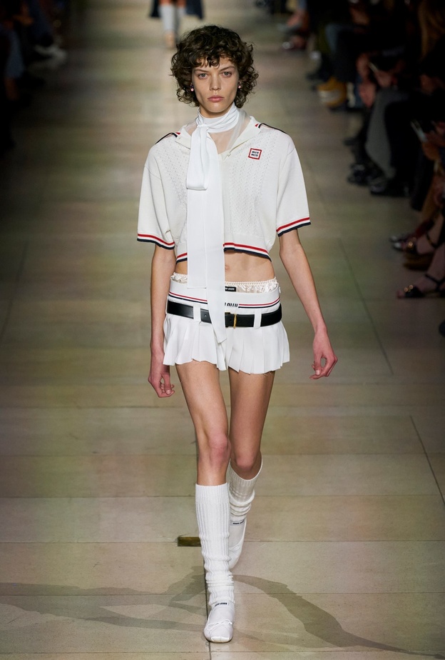 الأزياء الرياضية: من الملاعب إلى مدارج العروض والإطلالات الستريت ستايل