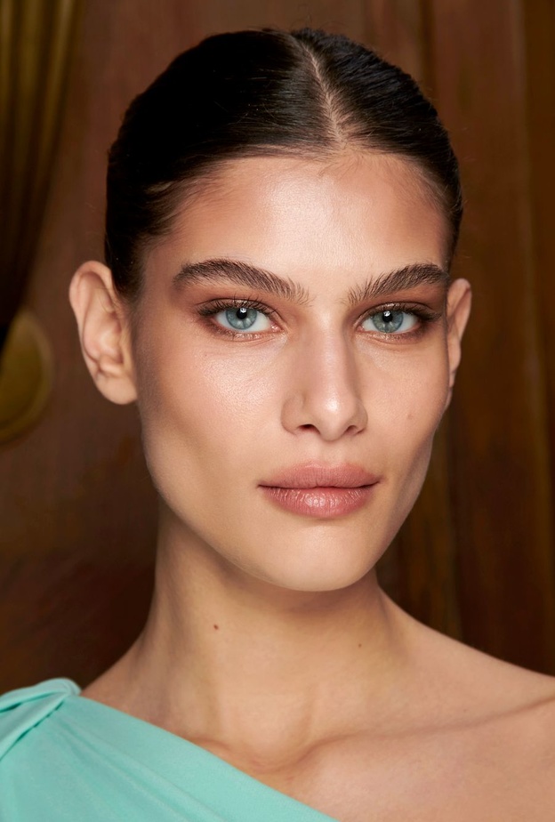 صيحة مكياج اللاتيه تغزو موسم صيف 2023