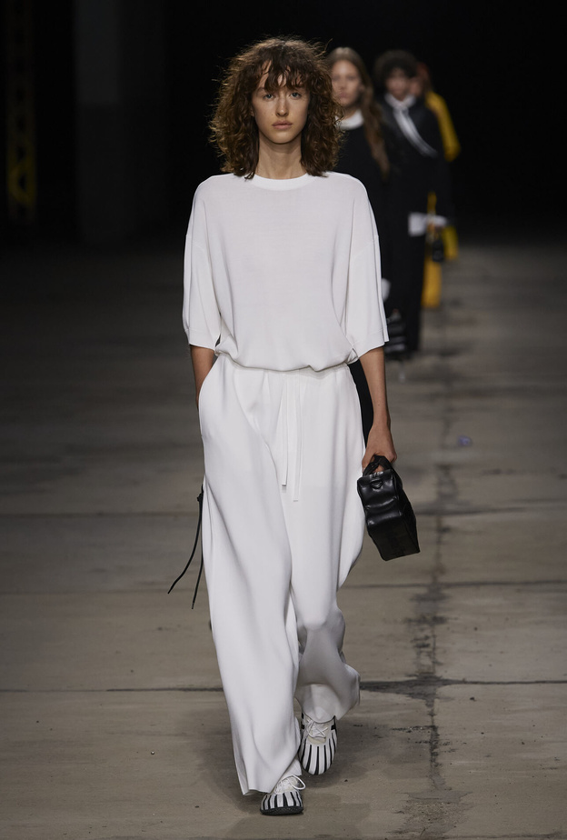 سافري بملابس مريحة ورياضية