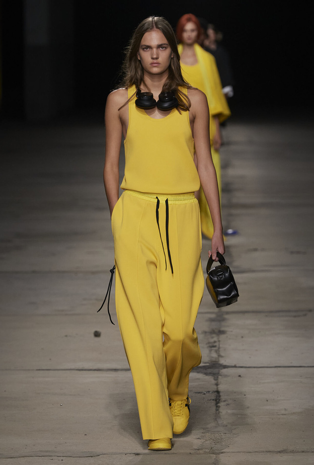 بناطيل رياضية مريحة في إطلالات الصيف