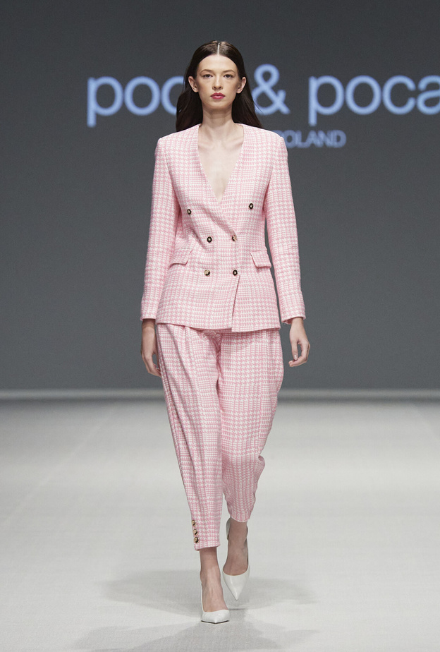 بدلات الكارو تعود الى واجهة الموضة في صيف 2023