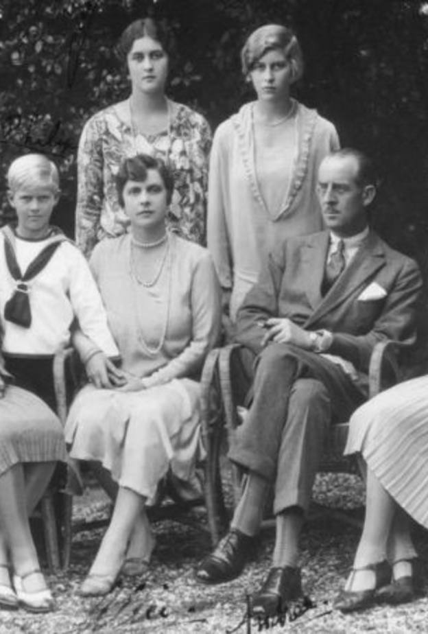 قصة والد الأمير فيليب.. وريث للعرش تتزوج أجمل أميرات أوروبا ومات وحيدا في المنفى