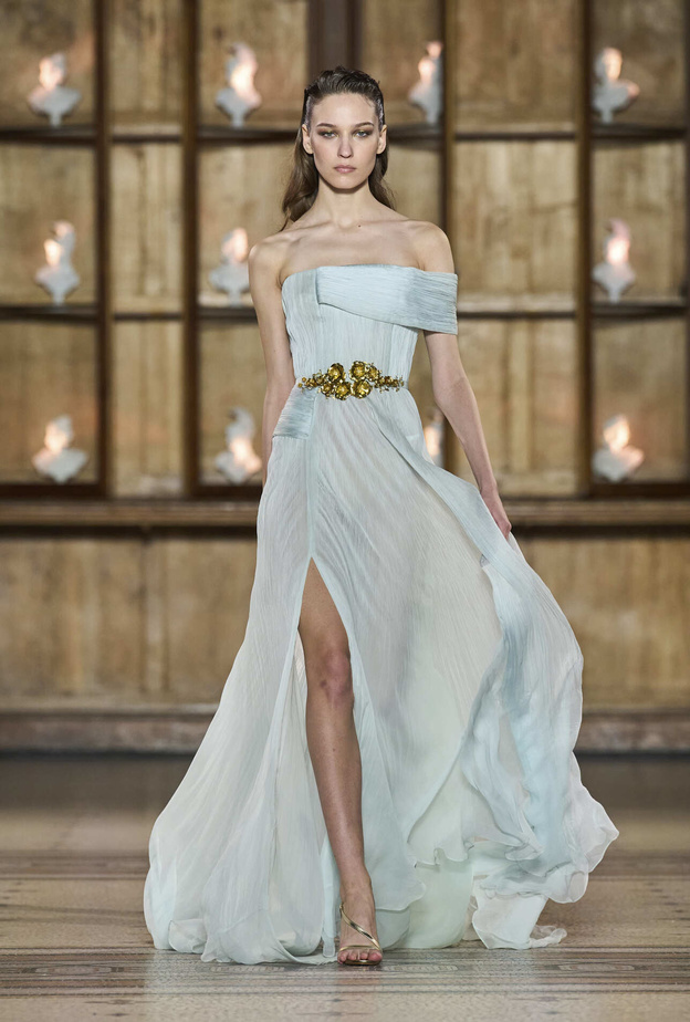 فساتين سهرة مع الشق الجانبي خلال السهرات