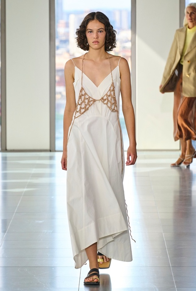 سافري إلى إيبيزا بهذه الإطلالات الصيفية المرحة 