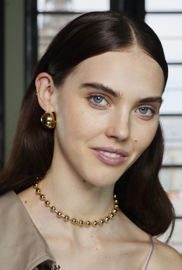 Rokh كونسيلر لإخفاء كل عيوب الوجه عند ممارسة الرياضة - الصورة من عروض