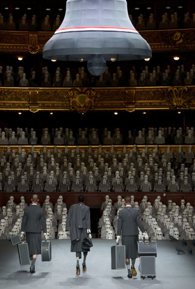 كل ما يجب أن تعرفيه عن أسبوع الأزياء الراقية في باريس لخريف وشتاء 2023