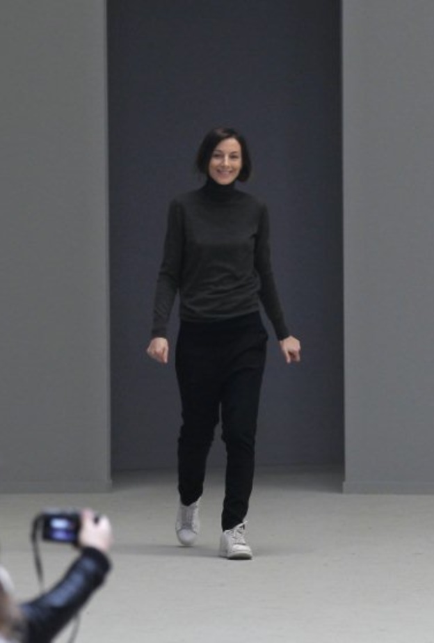 المصممة البريطانية Phoebe Philo 