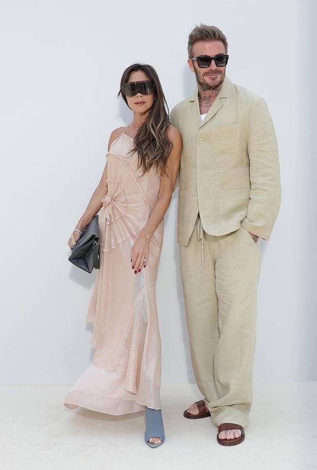 فيكتوريا بيكهام وزوجها 