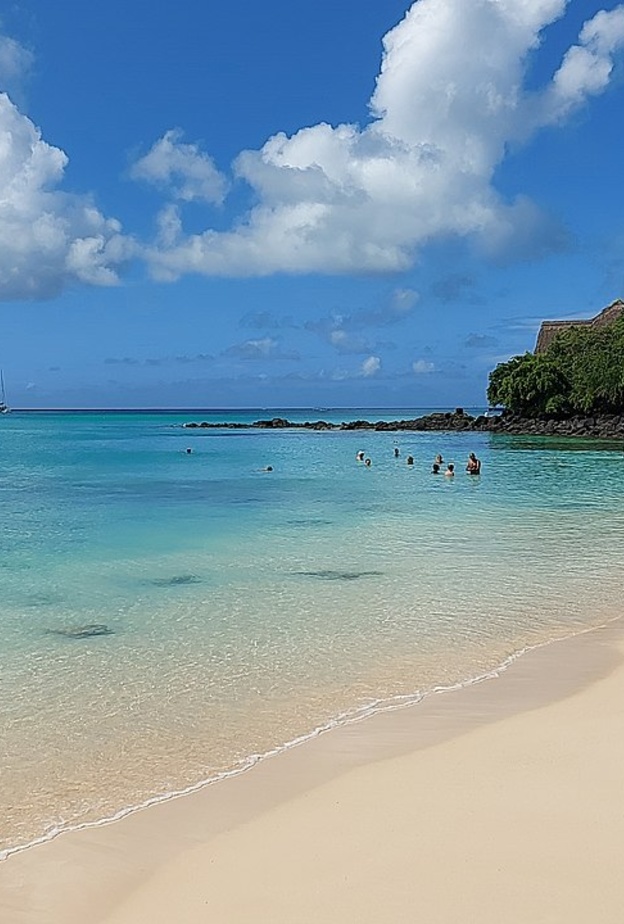 أجواء استجمام ساحرة في قرية جراند باي موريشيوس بواسطة  ZoschH